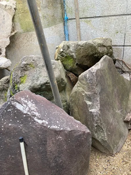 大きな庭石の解体処分