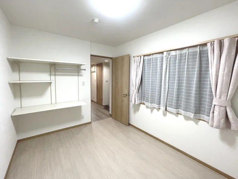 暗かった洋室を明るいお部屋に