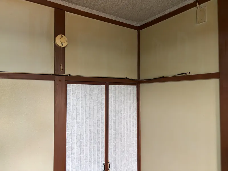 タバコ等で汚れた壁紙が綺麗に！