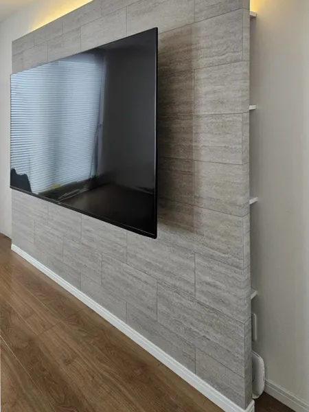 壁掛けテレビ